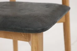 Luoto tuoli lakattu tammi, musta Nubuck-kangas